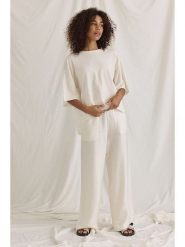 Cotton Candy Koszulka "Noelani" w kolorze kremowym rozmiar: M. Brązowe bluzki Cotton Candy, m, bez wzorów, z bawełny, z asymetrycznym kołnierzem, bez ramiączek. Za 96.83 zł.