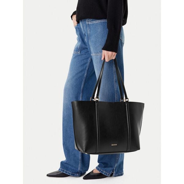Torebka GINO ROSSI. Czarne shopper Gino Rossi, bez wzorów, bez dodatków. Za 279.99 zł.
