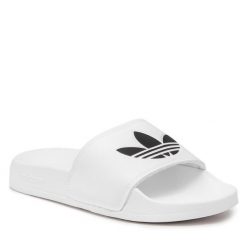 Klapki adidas. Białe klapki Adidas, bez wzorów, bez obcasa. Za 99.99 zł.