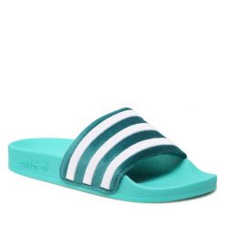 Klapki adidas. Zielone klapki Adidas, bez wzorów, bez obcasa. Za 139.99 zł.