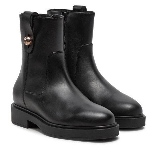 Botki Furla. Czarne botki Furla, bez wzorów, bez obcasa, na płaskiej podeszwie, bez zapięcia. Za 789.99 zł.