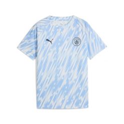 Młodzieżowa koszulka przedmeczowa Manchester City PUMA Silver Sky Blue. Niebieskia bluzki Puma, m, bez wzorów, młodzieżowe, bez kołnierzyka, bez ramiączek. Za 269.00 zł.
