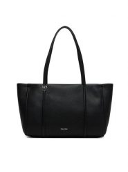 Calvin Klein Torebka Emblem Hw Pebble Tote LV04F3424G Czarny. Czarne shopper Calvin Klein, bez wzorów, ze skóry, bez dodatków. Za 649.99 zł.