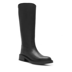 Kozaki Lasocki. Czarne kozaki Lasocki, bez obcasa, na płaskiej podeszwie, bez zapięcia. Za 429.99 zł.