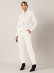 APART Spodnie w kolorze białym rozmiar: 42. Białe spodnie materiałowe Apart, bez wzorów, z kaszmiru, z podwyższonym stanem. Za 208.45 zł.