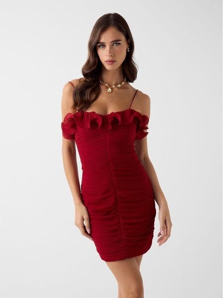 Guess Sukienka koktajlowa W6RK80 WI342 Czerwony Classic Fit. Czerwone sukienki Guess, z aplikacjami, z syntetyku, wizytowe, bez kołnierzyka, bez ramiączek. Za 695.00 zł.