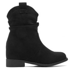 Kowbojki Jenny Fairy. Czarne botki Jenny Fairy, bez wzorów, bez obcasa, na płaskiej podeszwie, bez zapięcia. Za 149.99 zł.
