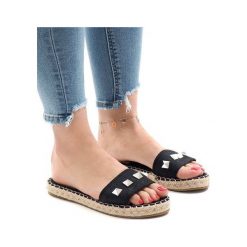 Czarne klapki jeans ćwieki 7087. Czarne klapki ButyModne, z aplikacjami, z jeansu, bez obcasa. Za 59.00 zł.