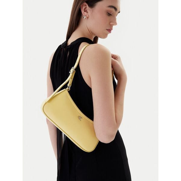 Torebka Calvin Klein. Żółte torebki klasyczne Calvin Klein, bez wzorów, bez dodatków. Za 256.99 zł.
