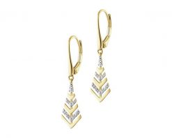 Kolczyki z żółtego złota z diamentami - 0,03 ct - próba 585. Żółte kolczyki Apart, z diamentem, złote. Za 1,990.00 zł.