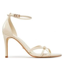 Sandały Guess. Brązowe sandały Guess, z aplikacjami, bez obcasa, na szpilce, bez zapięcia. Za 599.99 zł.