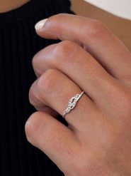DIA DIAMONDS Srebrny pierścionek z diamentami rozmiar: 52. Szare pierścionki DIA DIAMONDS, z diamentem, srebrne. Za 166.49 zł.