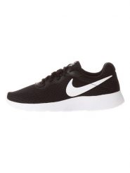 Nike Sneakersy "Tanjun" w kolorze czarnym rozmiar: 40,5. Czarne trampki Nike, bez wzorów, bez zapięcia. Za 247.95 zł.