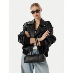 Torebka Calvin Klein. Czarne torebki klasyczne Calvin Klein, bez wzorów, bez dodatków. Za 489.99 zł.