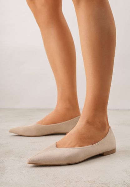 Beżowe Balerinki z Imitacji Zamszu z Noskiem w Szpic Egynome. Brązowe baleriny Born2be, bez wzorów, z jeansu, bez obcasa. Za 79.99 zł.