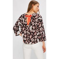 Tommy Hilfiger - Bluzka Petra. Czarne bluzki TOMMY HILFIGER, bez wzorów, z bawełny, casualowe, bez kołnierzyka, bez ramiączek. W wyprzedaży za 219.90 zł.