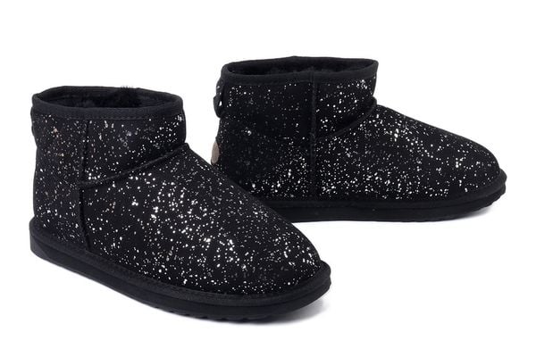 EMU AUSTRALIA W13186 Stinger Micro Milkyway black, botki damskie. Czarne botki EMU Australia, bez wzorów, ze skóry, bez obcasa, bez zapięcia. Za 699.90 zł.