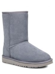 UGG Botki "Classic" w kolorze szarym z wełny jagnięcej rozmiar: 41. Szare botki UGG, bez wzorów, z wełny, z okrągłym noskiem, bez obcasa, bez zapięcia. Za 792.53 zł.