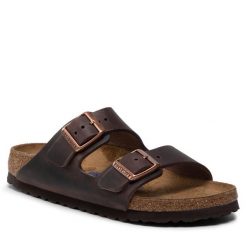 Klapki Birkenstock. Brązowe klapki Birkenstock, bez wzorów, bez obcasa. Za 579.99 zł.