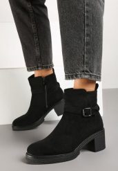 Czarne Botki w Klasycznym Stylu z Imitacji Zamszu Ozdobione Paskiem Selinara. Czarne botki Born2be, bez wzorów, z jeansu, bez obcasa, na obcasie, bez zapięcia. Za 149.99 zł.