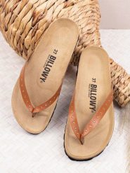 Billowy Skórzane japonki w kolorze jasnobrązowym rozmiar: 42. Brązowe klapki Billowy, bez wzorów, z otwartym noskiem, bez obcasa. Za 152.99 zł.