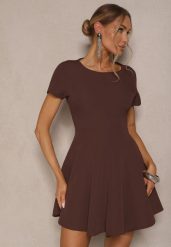 Brązowa Sukienka o Rozkloszowanym Kroju na Krótki Rękaw Zdobiona Przeszyciami Mepiza. Brązowe sukienki Renee, na spotkanie biznesowe, l, z aplikacjami, eleganckie, bez kołnierzyka, bez ramiączek, mini, rozkloszowane. Za 74.99 zł.