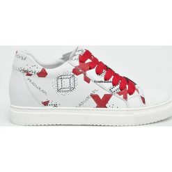 Badura - Buty. Białe obuwie sportowe Badura, z materiału, bez zapięcia. W wyprzedaży za 199.90 zł.