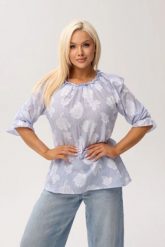 Kobieca bluzka hiszpanka Marbella Blue w kwiaty OVERSIZE PLUS SIZE WIOSNA LATO. Niebieskie bluzki Moda Size Plus Iwanek, plus size, bez wzorów, z bawełny, eleganckie, bez kołnierzyka, plus size, bez ramiączek. Za 199.90 zł.