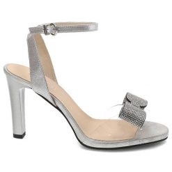Srebrne Sandały Kordel Eleganckie Buty Z Kokardą. Szare sandały Kordel, z aplikacjami, eleganckie, bez obcasa, na obcasie, bez zapięcia. Za 379.00 zł.