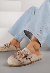 Ciemnobeżowe Klapki na Platformie Ozdobione Koralikami Klamrami i Frędzlami Leurecea. Brązowe klapki Renee, bez wzorów, z jeansu, bez obcasa, na platformie. Za 119.99 zł.