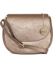 Mia Tomazzi Skórzana torebka w kolorze jasnoróżowym - 23 x 19 x 8 cm rozmiar: onesize. Różowe torby na ramię Mia Tomazzi, bez wzorów, z materiału, na ramię, bez dodatków. Za 217.99 zł.