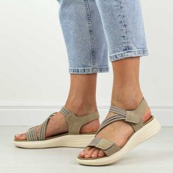Beżowe sandały damskie T.Sokolski L24-379. Brązowe sandały Sokolski, bez wzorów, ze skóry, eleganckie, bez obcasa, bez zapięcia. Za 159.00 zł.