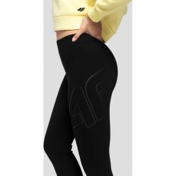 Legginsy damskie LEG241 - głęboka czerń. Legginsy 4f, bez wzorów, z dzianiny. W wyprzedaży za 59.99 zł.