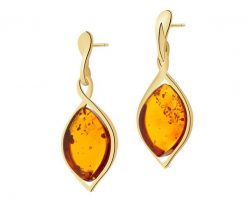 Kolczyki srebrne z bursztynem. Szare kolczyki Apart, z bursztynem, pozłacane. Za 389.00 zł.