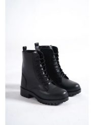 Trendyol Botki w kolorze czarnym rozmiar: 38. Czarne botki Trendyol, bez wzorów, bez obcasa, bez zapięcia. Za 113.36 zł.