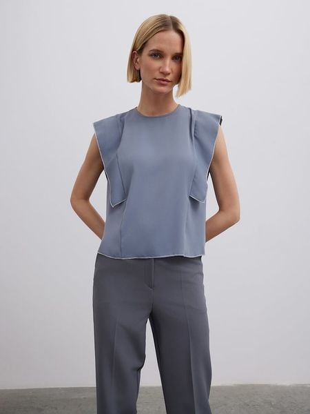 BGN Bluzka w kolorze szaroniebieskim rozmiar: 40. Szare bluzki BGN, bez wzorów, bez kołnierzyka, bez ramiączek. Za 48.05 zł.