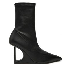 Botki Vic Matié. Czarne botki Vic Matié, bez wzorów, bez obcasa, na koturnie, bez zapięcia. Za 2,149.00 zł.
