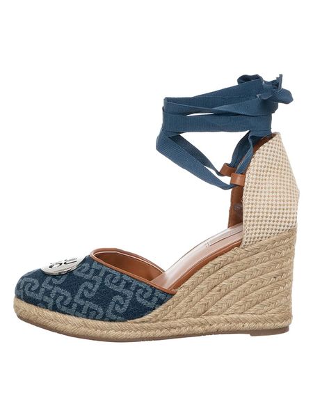 Liu Jo Sandały w kolorze granatowym na koturnie rozmiar: 40. Niebieskie sandały Liu Jo, z aplikacjami, bez obcasa, na koturnie, bez zapięcia. Za 236.61 zł.