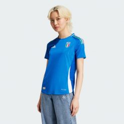 Koszulka Italy Women's Team 2024 Home Authentic. Niebieskie bluzki Adidas, s, bez wzorów, sportowe, bez kołnierzyka, bez ramiączek. Za 699.00 zł.