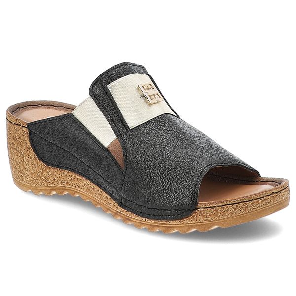 Czarne Klapki Armodo Stylowe Obuwie Damskie Na Koturnie. Czarne klapki Armodo, z aplikacjami, ze skóry, bez obcasa, na koturnie. Za 249.00 zł.