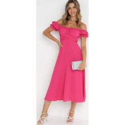 Fuksjowa Sukienka Midi z Dekoltem Carmen i Bufiastymi Rękawkami Amarhis. Czerwone sukienki Born2be, na co dzień, m, bez wzorów, eleganckie, bez kołnierzyka, bez ramiączek, midi, proste. Za 119.99 zł.