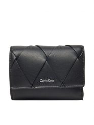 Calvin Klein Portfel damski Ck Woven Small Trifold K60K612953 Czarny. Czarne portfele Calvin Klein, bez wzorów, ze skóry. Za 189.99 zł.