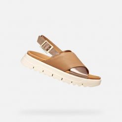 Sandały damskie Geox Xans 2.1. Brązowe sandały Geox, bez wzorów, z materiału, eleganckie, bez obcasa, na platformie, bez zapięcia. Za 488.95 zł.