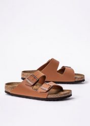 Birkenstock Arizona BF Klapki damskie brązowe. Brązowe klapki Birkenstock, bez wzorów, z materiału, bez obcasa. Za 299.99 zł.