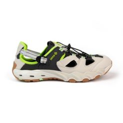 Sandały Frosty V4 wodoodporne, regulowane, z antypoślizgową podeszwą. Brązowe sandały Izas, bez wzorów, sportowe, bez obcasa, bez zapięcia. W wyprzedaży za 265.17 zł.