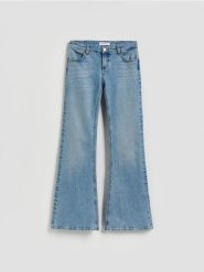 Jeansy flare - niebieski. Niebieskie jeansy Reserved, bez wzorów. Za 139.99 zł.