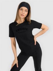 4F T-shirt regular z nadrukiem damski - czarny M. Czarne t-shirty 4f, l, bez wzorów, z bawełny, bez kołnierzyka, bez ramiączek. Za 59.99 zł.