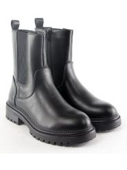 C'M Botki w kolorze czarnym rozmiar: 39. Czarne botki C'M, bez wzorów, bez obcasa, bez zapięcia. Za 78.47 zł.