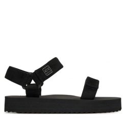 Sandały Armani Exchange. Czarne sandały Armani Exchange, bez wzorów, bez obcasa, na płaskiej podeszwie, bez zapięcia. Za 449.99 zł.
