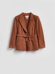 Marynarka z paskiem w talii - brązowy. Brązowe marynarki i żakiety Reserved, l, bez wzorów, z tkaniny. Za 329.99 zł.